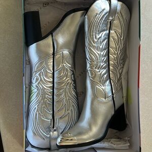 CUTEST SILVER KATY PERRY COWGIRL BOOTS
